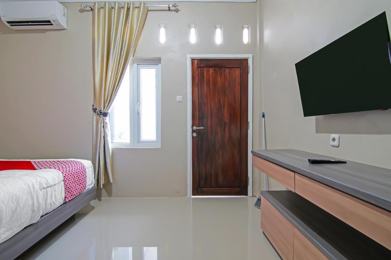 Oyo 91681 Raysa Homestay 北干巴鲁 外观 照片