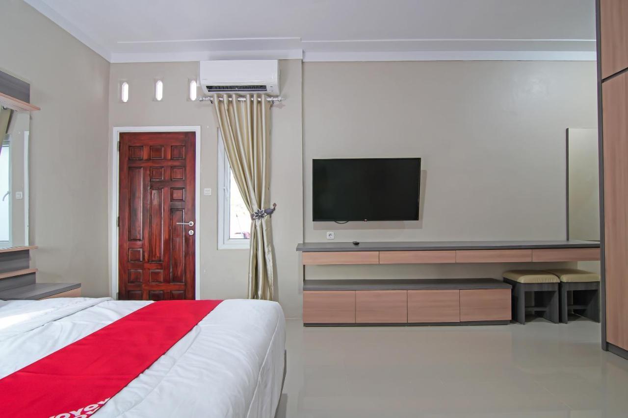 Oyo 91681 Raysa Homestay 北干巴鲁 外观 照片